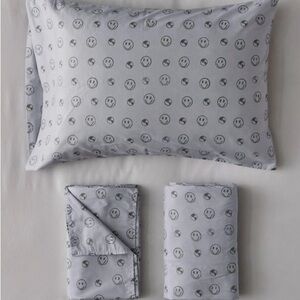 Urban Outfitters Twin XL Gray Sheet Set Happy Earth